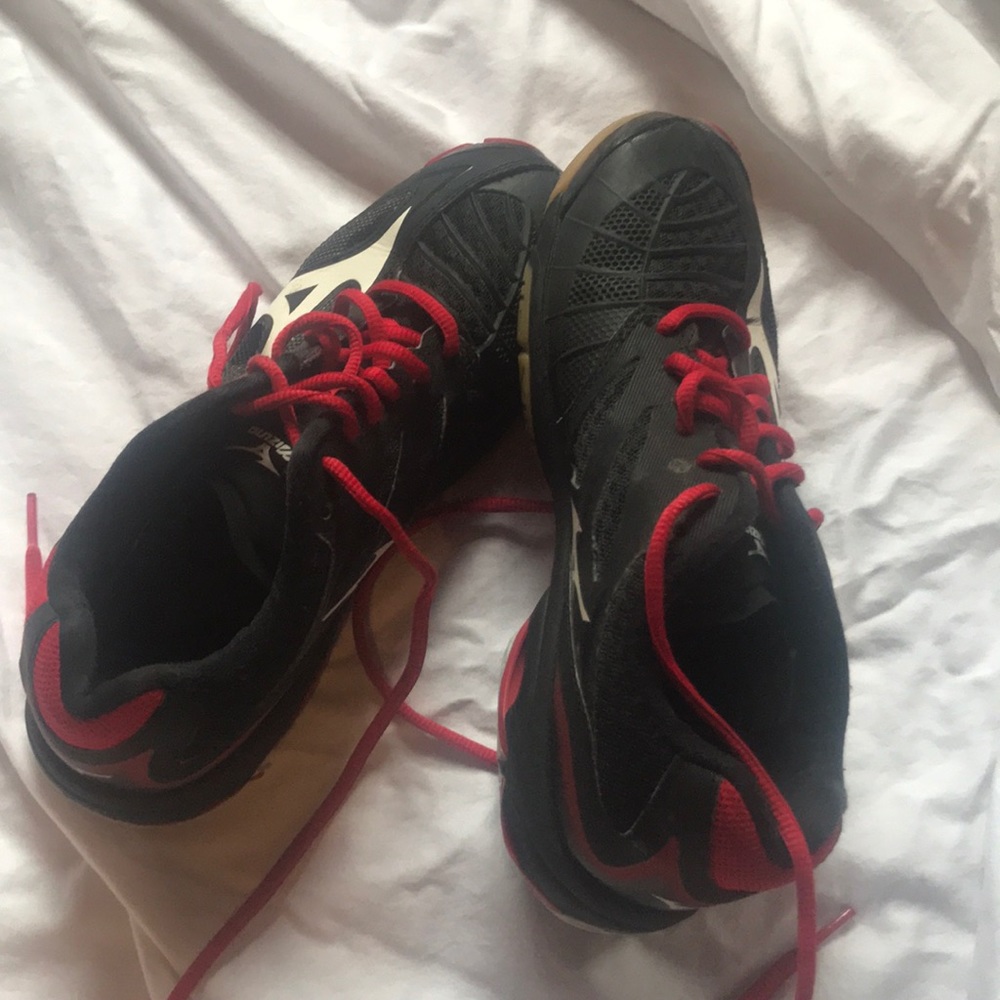 Black volleyball sneakers